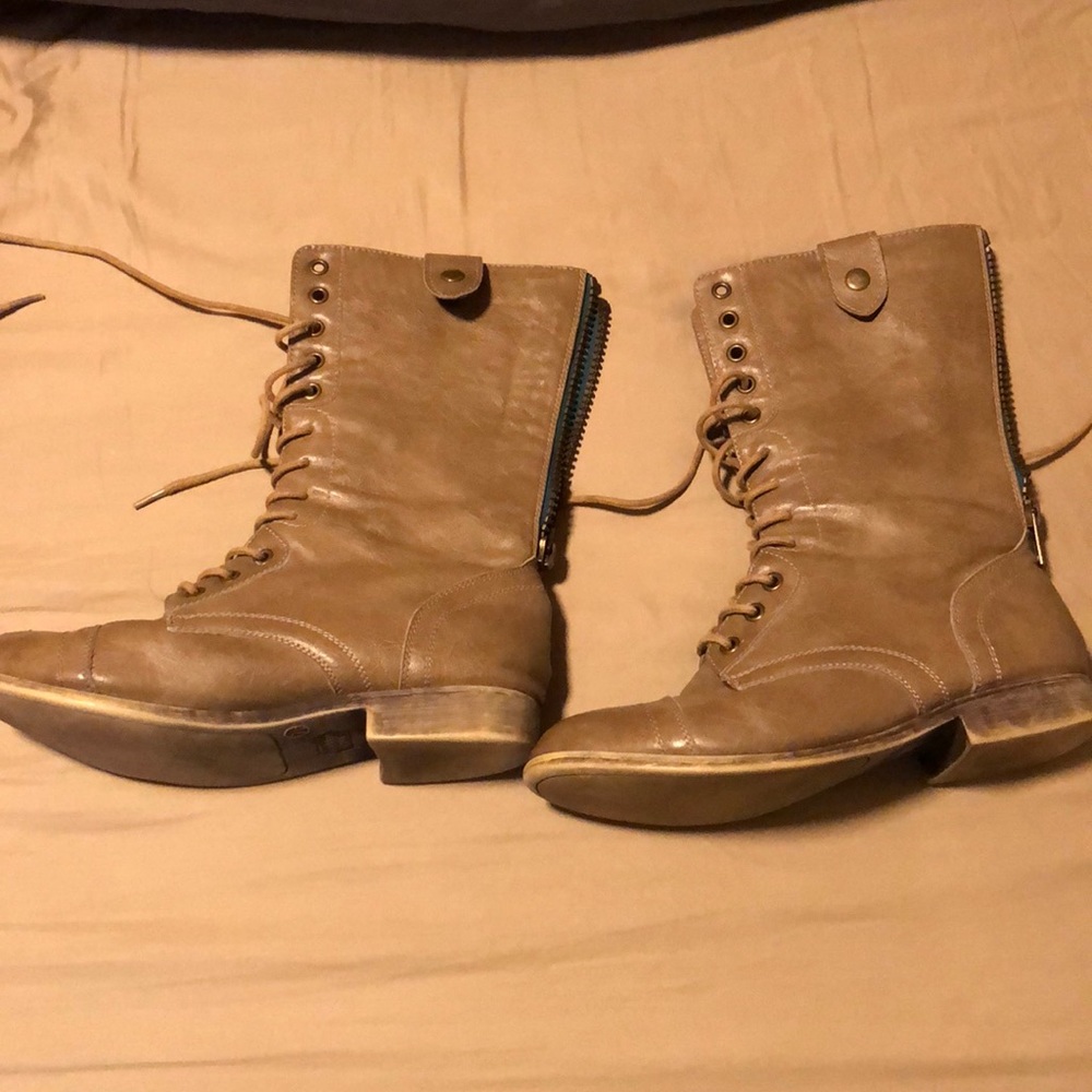 Combat boots